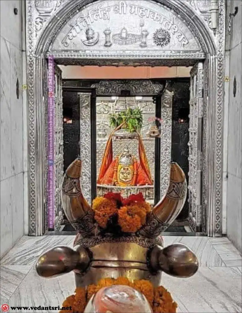History-of-Mahakaleshwar-Temple-Temple-distance-Hotels-Timing-VedantSri